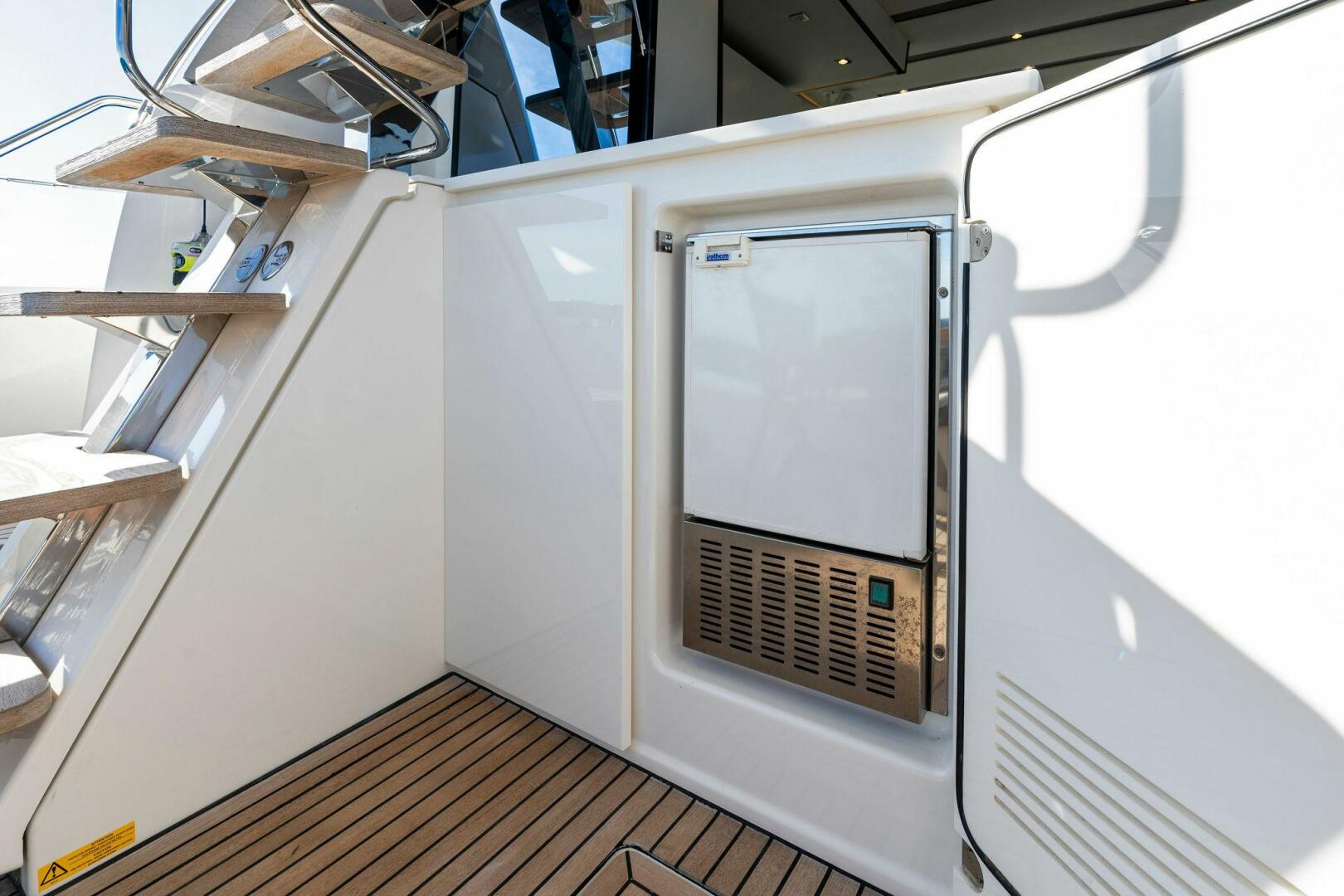 Slide: The Image of 2019 63 Prestige Flybridge - RT Time - Cockpit - 4199908
