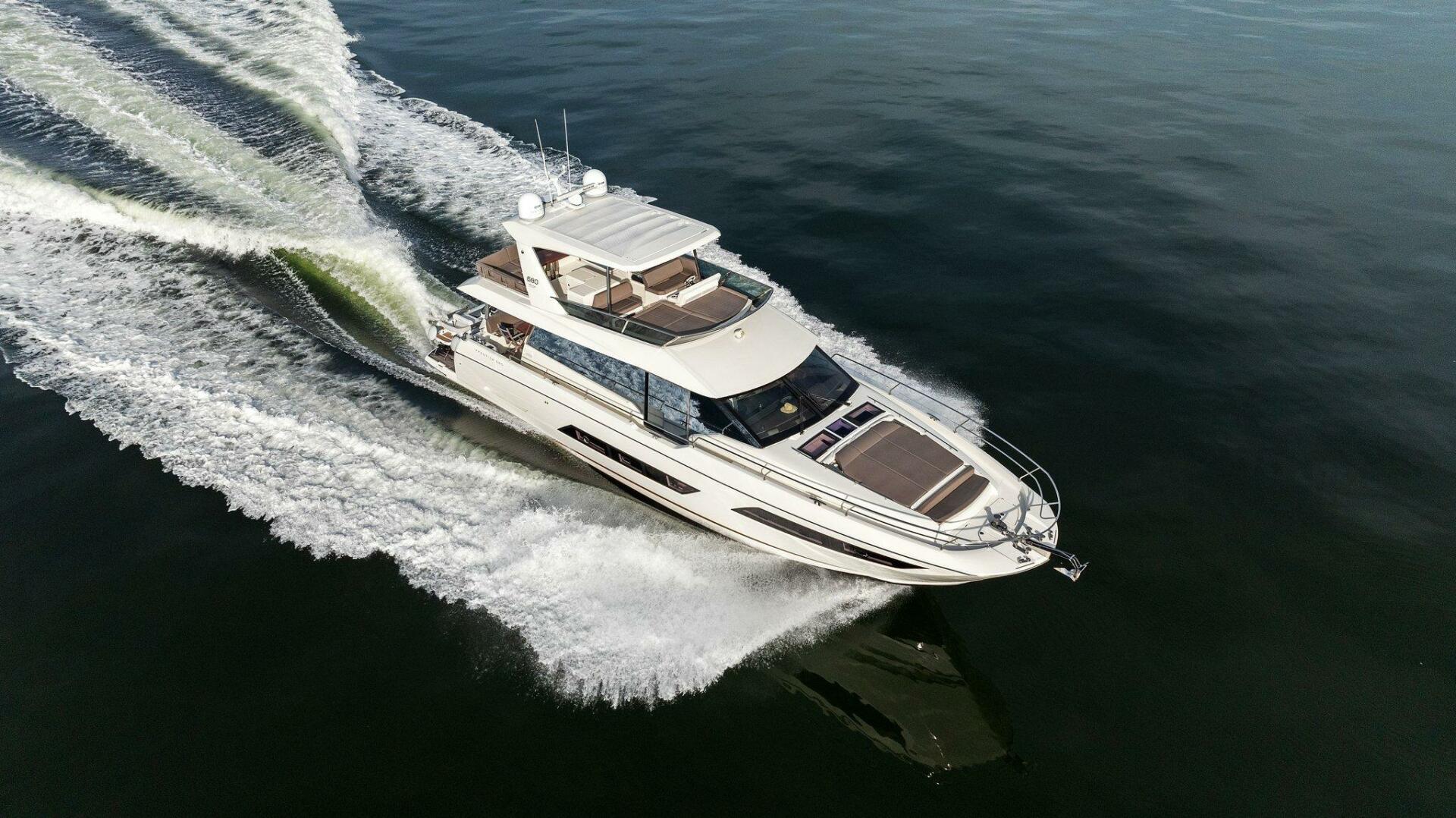 Slide: The Image of Prestige 680 Flybridge 2017 - 5003035