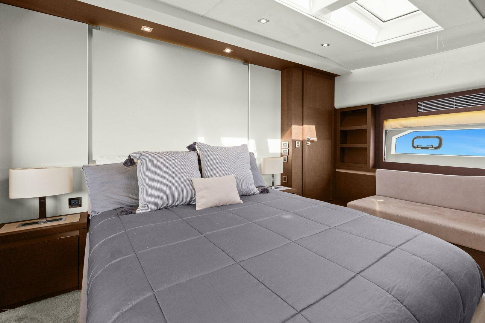 Slide: The Image of 2017 68 Prestige Flybridge - Be As You Are XL - 5002900