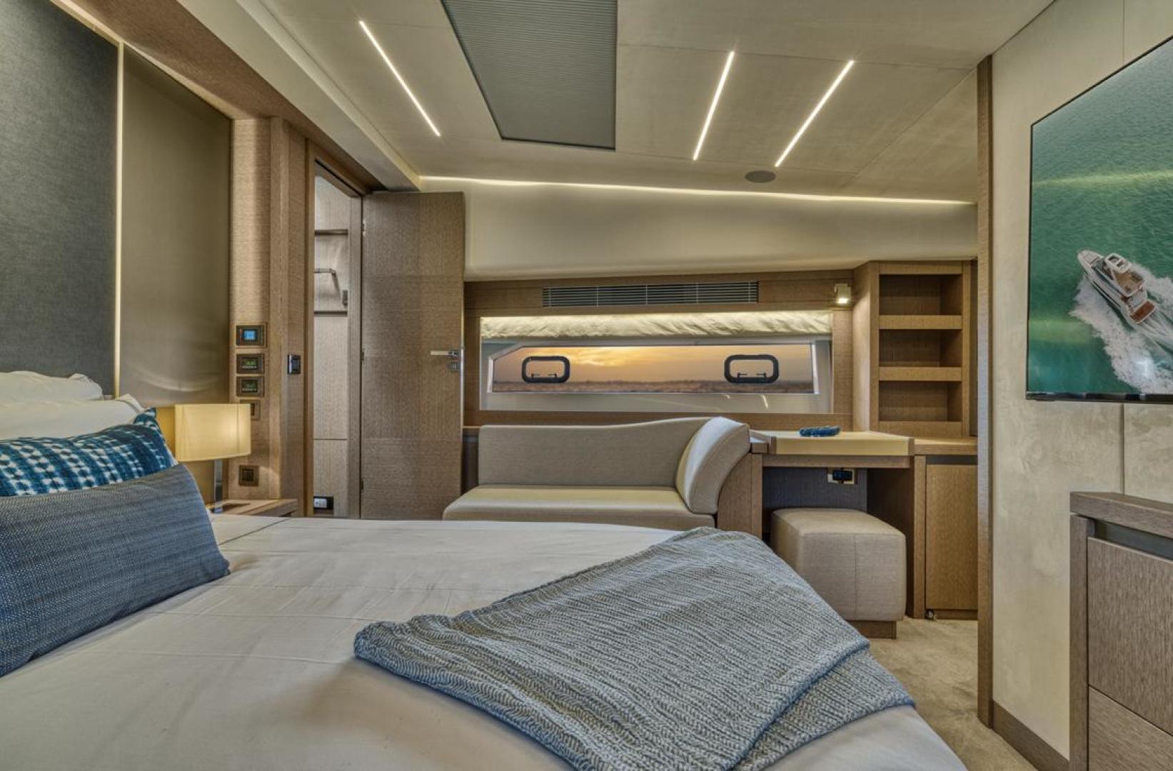 Slide: The Image of Prestige 690 Fly 2024 - 3659585