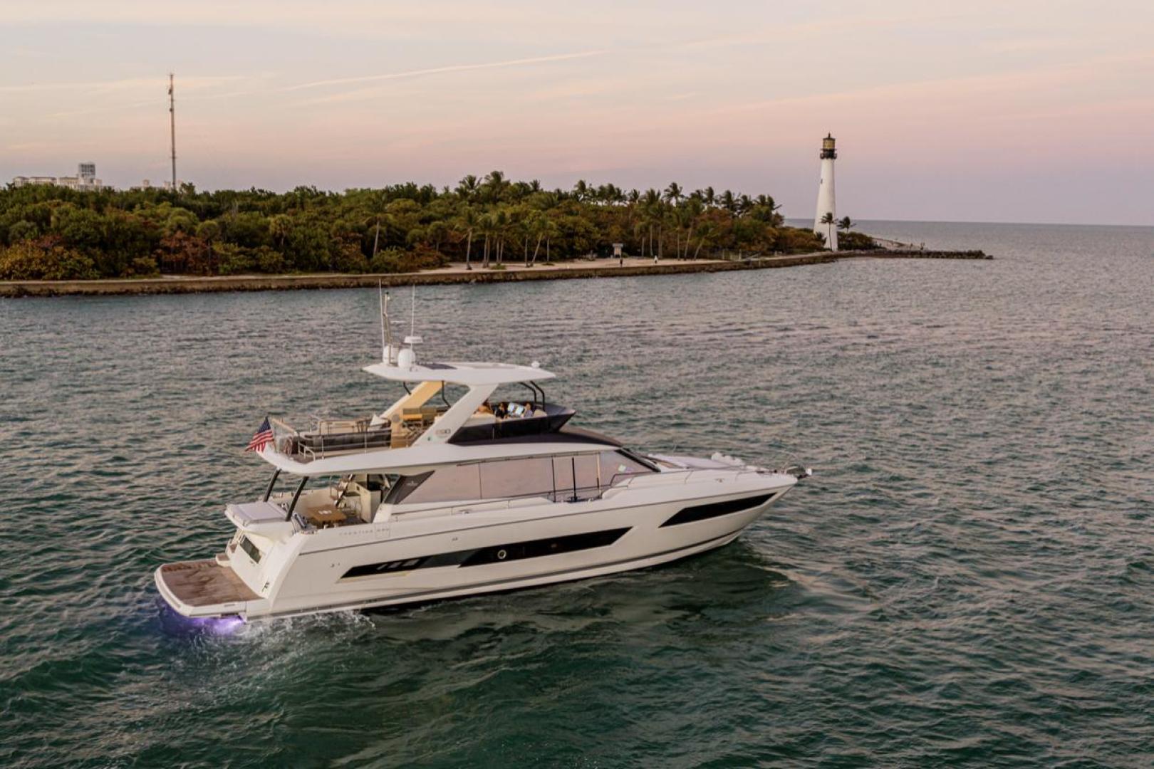 Slide: The Image of Prestige 690 Fly 2024 - 3659590