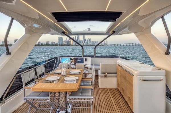 Slide: The Image of Prestige 690 Fly 2024 - 4