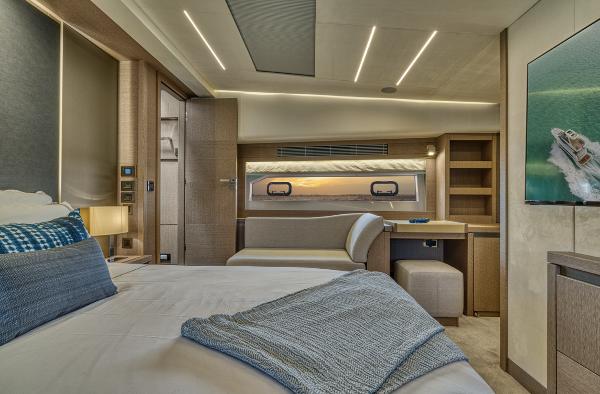 Slide: The Image of Prestige 690 Fly 2025 - 10
