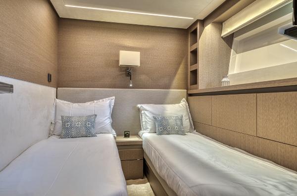 Slide: The Image of Prestige 690 Fly 2025 - 11