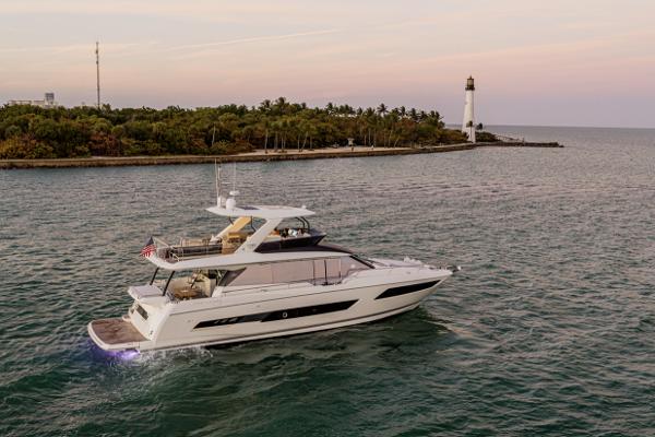 Slide: The Image of Prestige 690 Fly 2025 - 2