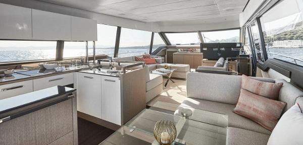 Slide: The Image of Prestige 690 Fly 2025 - 5