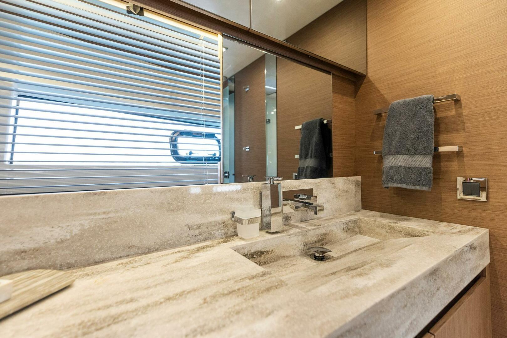 Slide: The Image of 2021 X70 Prestige - Infinity - Master Vanity  - 4094713