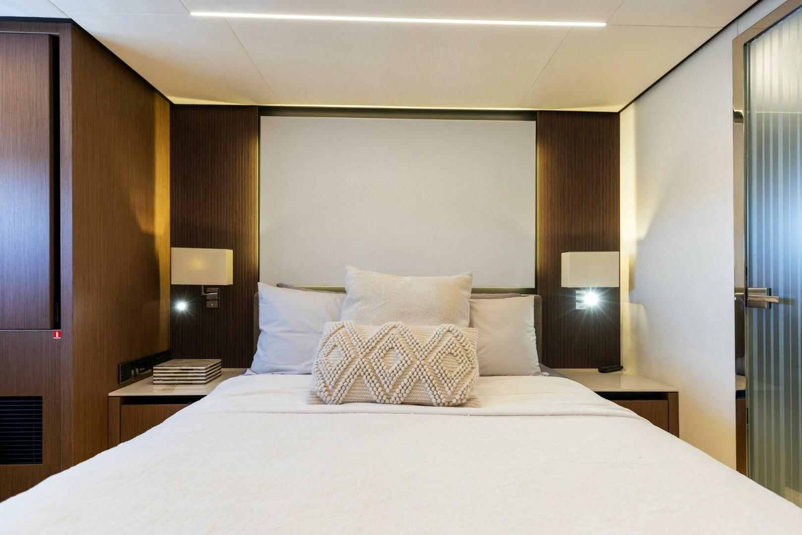 Slide: The Image of 2021 X70 Prestige - Infinity - VIP Stateroom - 4094805