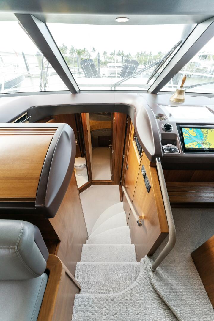 Slide: The Image of 2015 60 Princess Flybridge Plane 2 Sea Companionway - 3815145