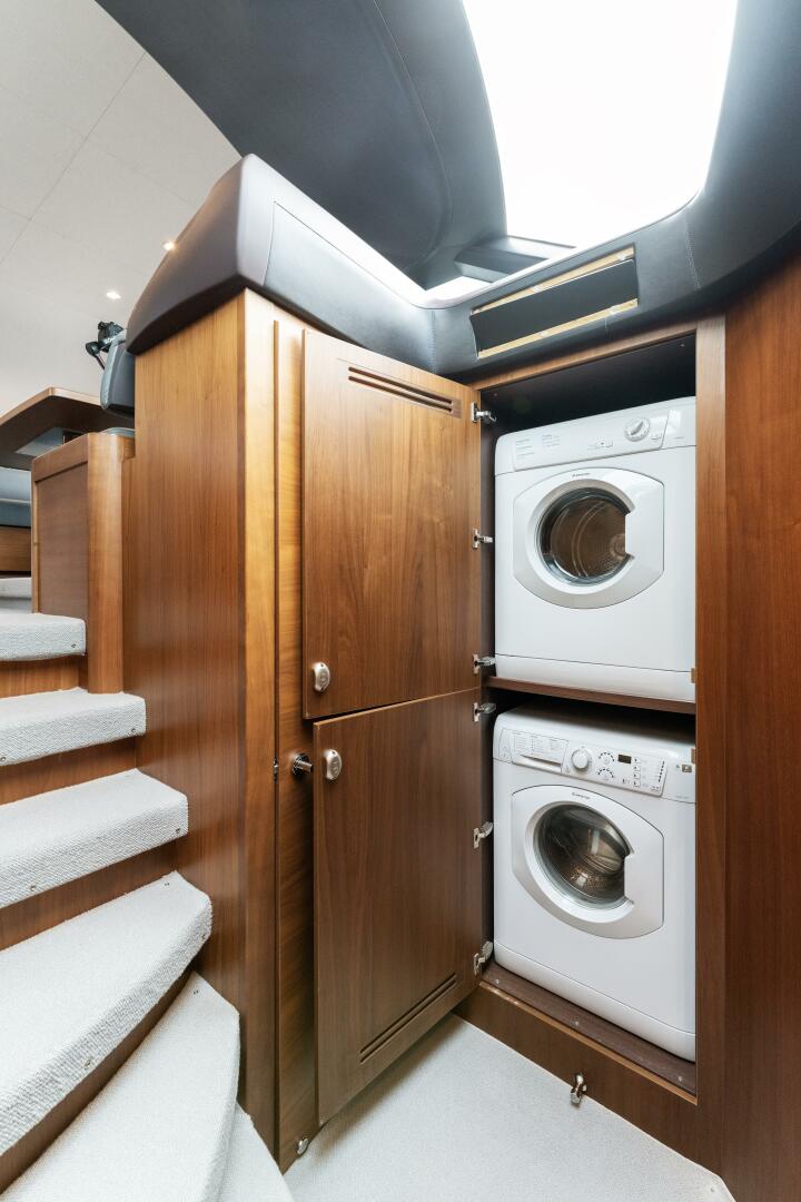 Slide: The Image of 2015 60 Princess Flybridge Plane 2 Sea Washer And Dryer - 3839815