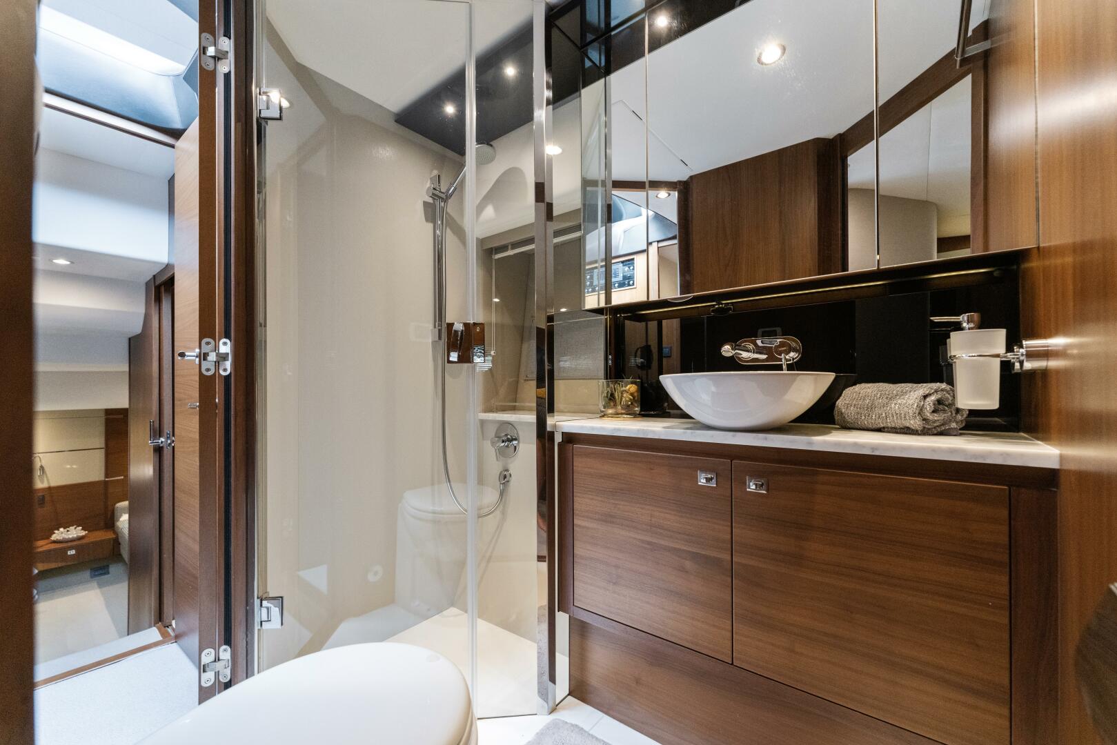 Slide: The Image of 2015 60 Princess Flybridge Plane 2 Sea Master Head - 3815150