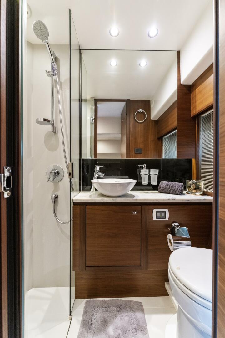 Slide: The Image of 2015 60 Princess Flybridge Plane 2 Sea Guest Head 2 - 3815154