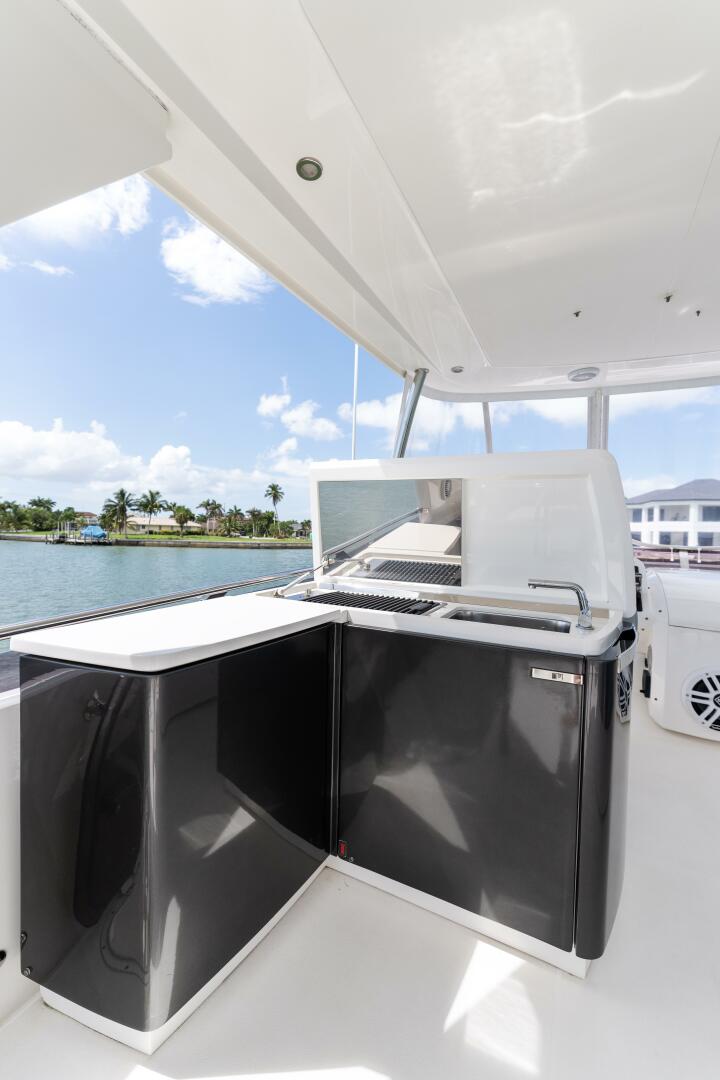 Slide: The Image of 2015 60 Princess Flybridge Plane 2 Sea Grill - 3815161