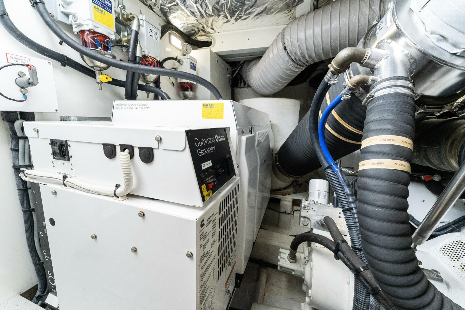 Slide: The Image of 2015 60 Princess Flybridge Plane 2 Sea Generator - 3815165