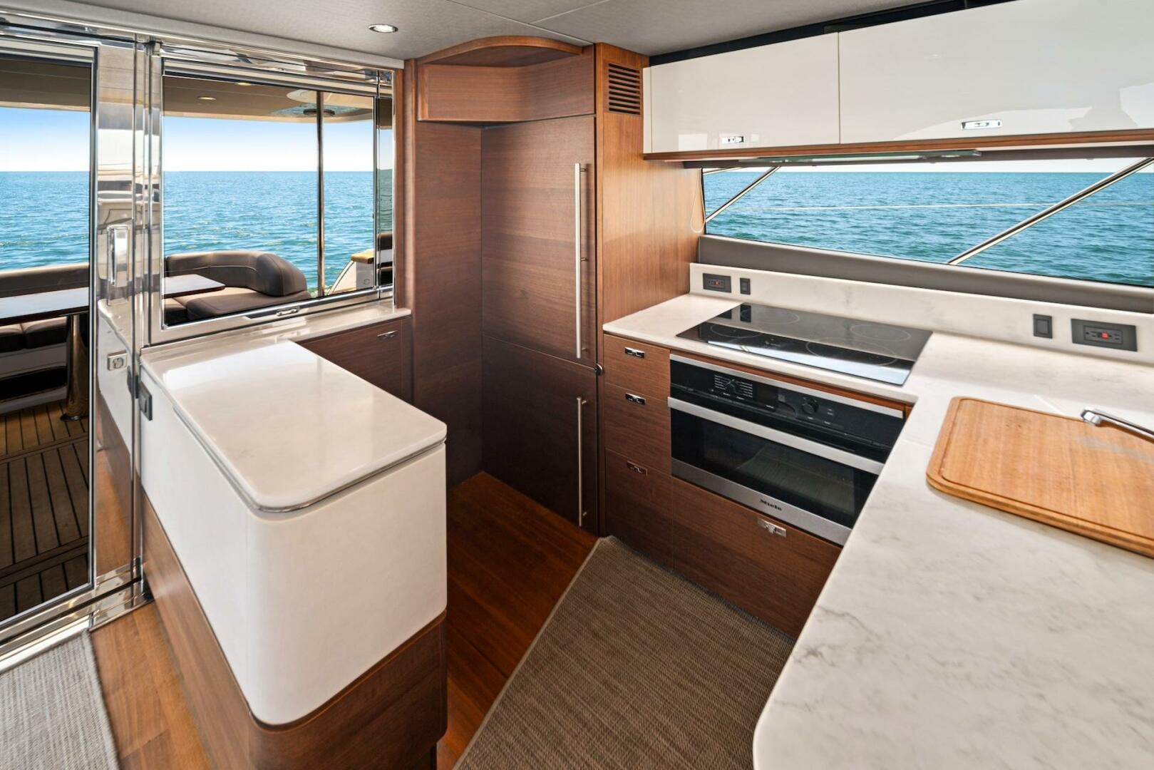 Slide: The Image of 55' Princess 2020 F55 'Mine Escape' - 4419287
