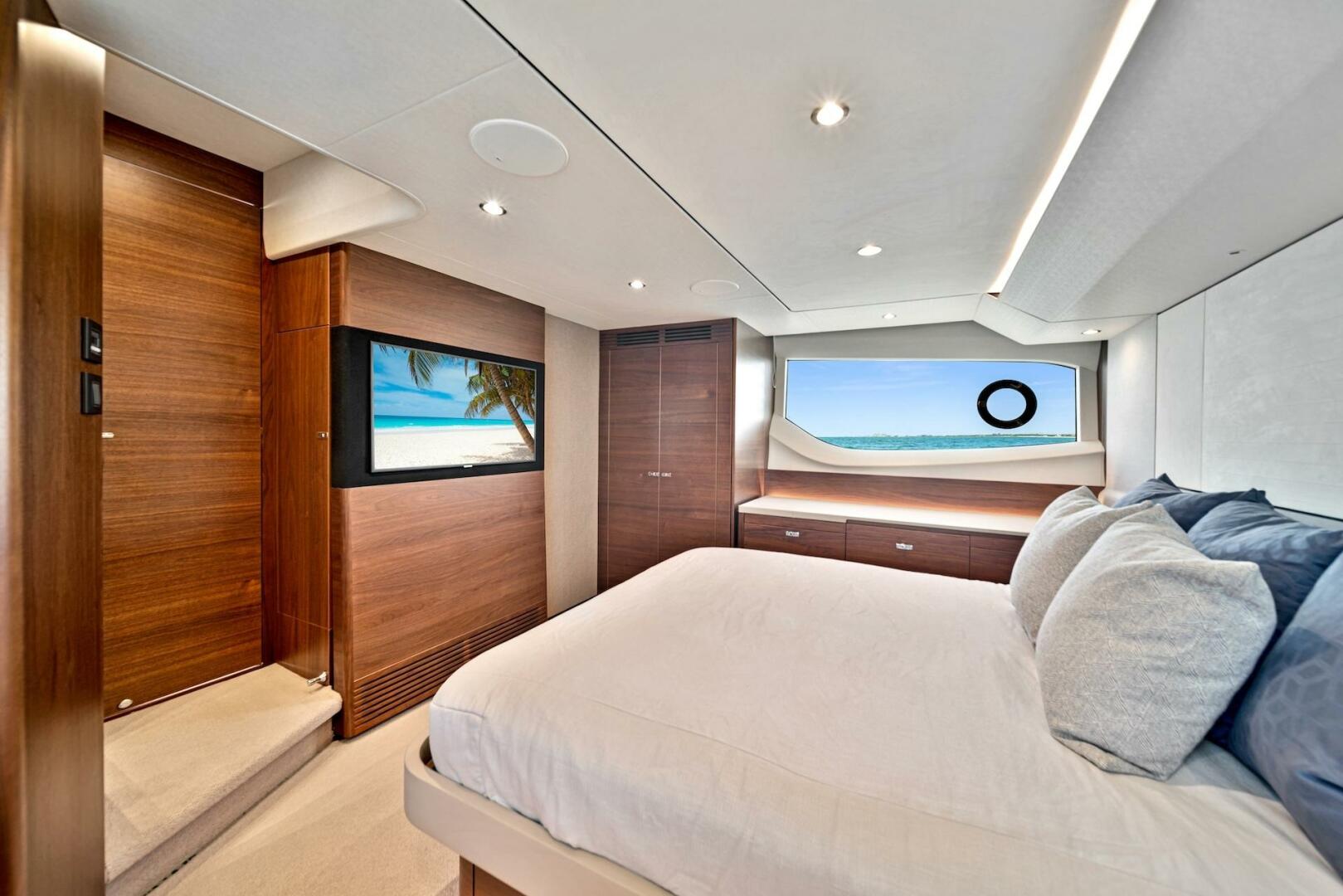 Slide: The Image of 55' Princess 2020 F55 'Mine Escape' - 4419304