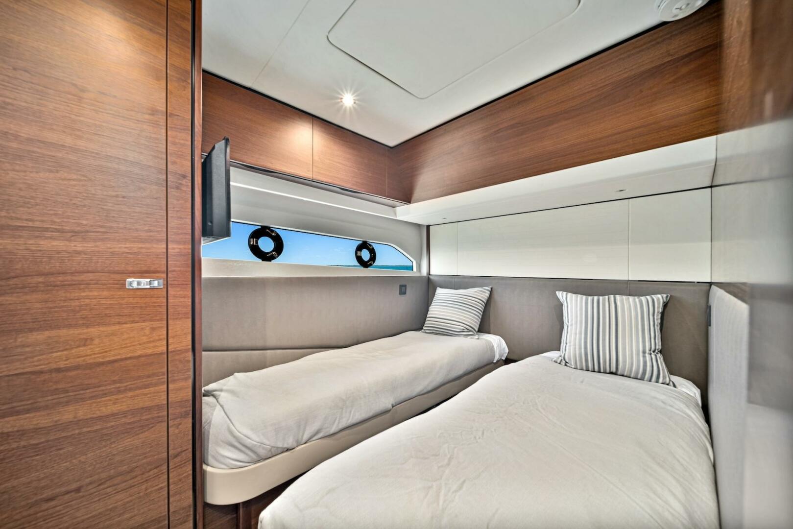 Slide: The Image of 55' Princess 2020 F55 'Mine Escape' - 4419317