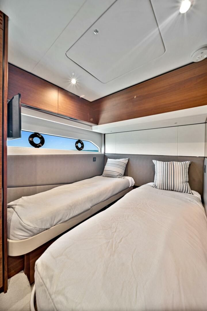 Slide: The Image of 55' Princess 2020 F55 'Mine Escape' - 4419318