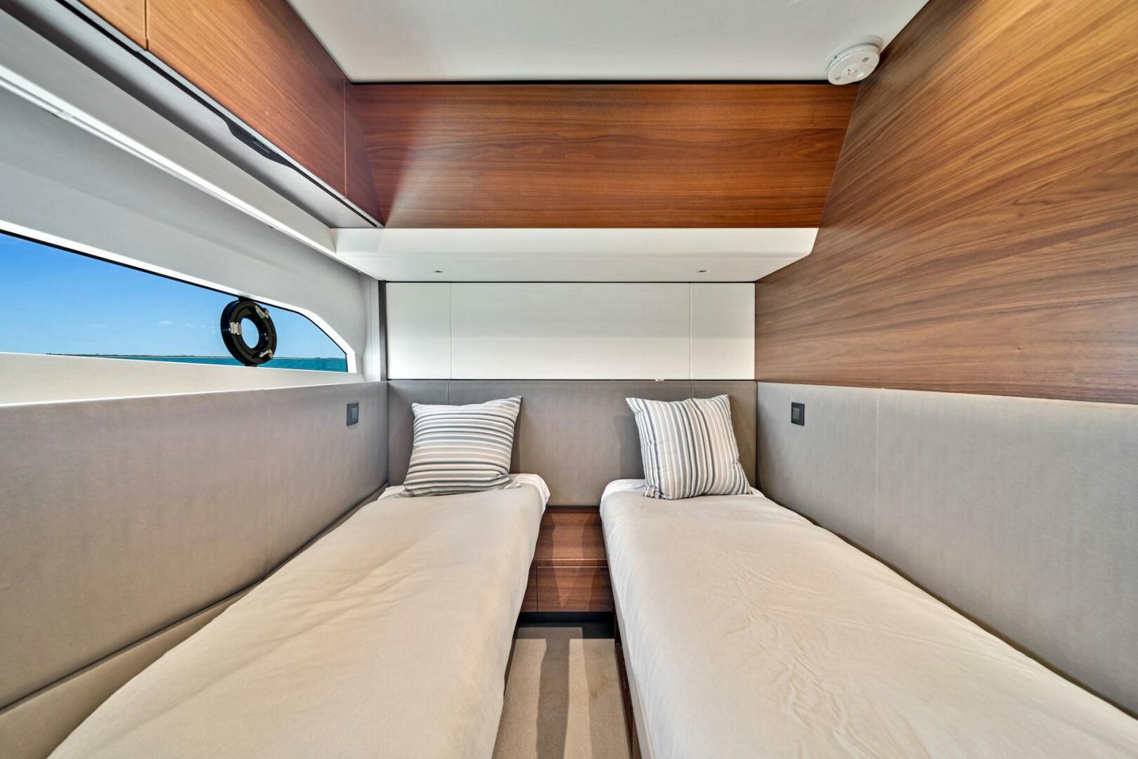 Slide: The Image of 55' Princess 2020 F55 'Mine Escape' - 4419319