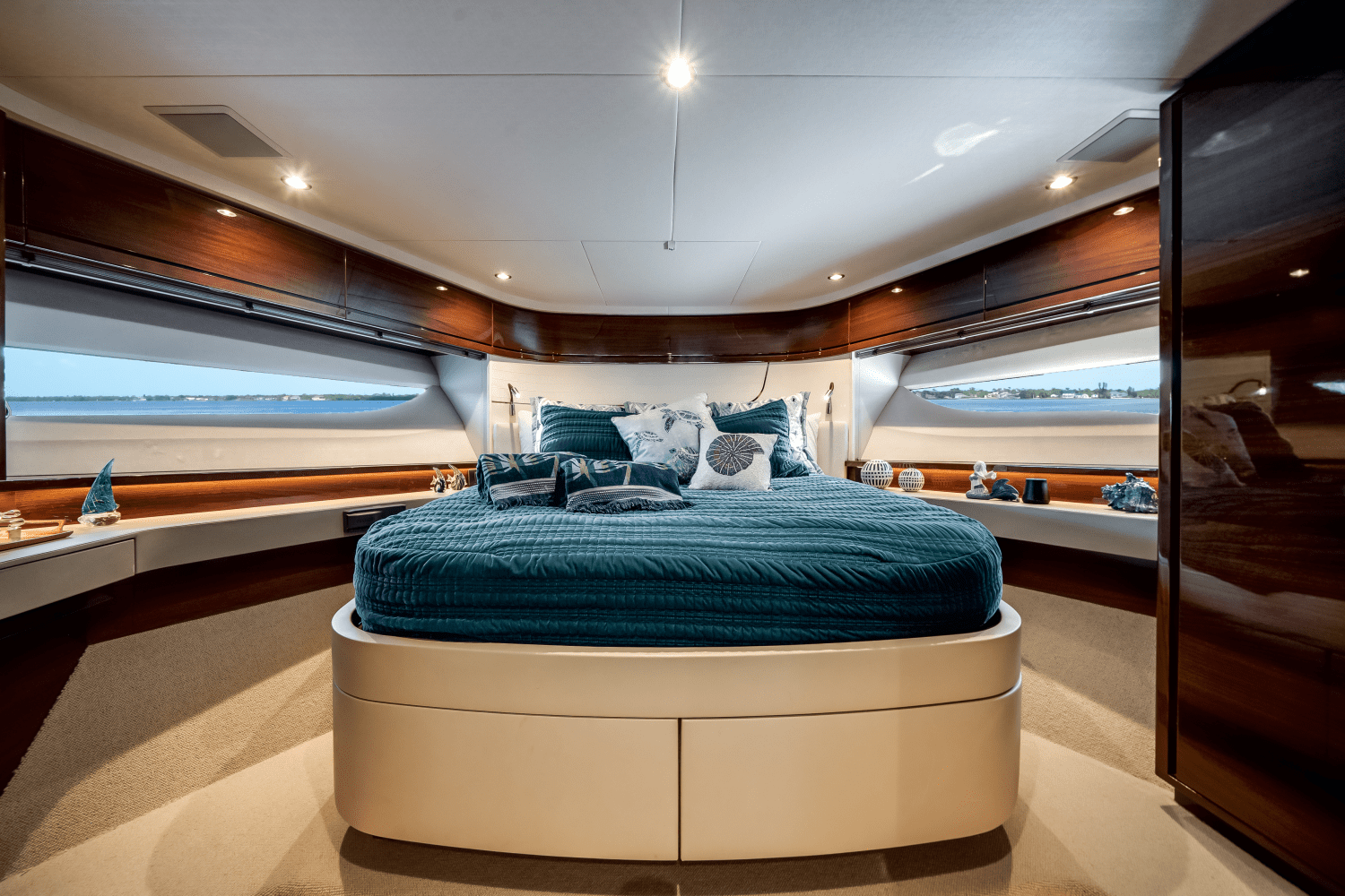 Slide: The Image of Princess F70 2019 - 23