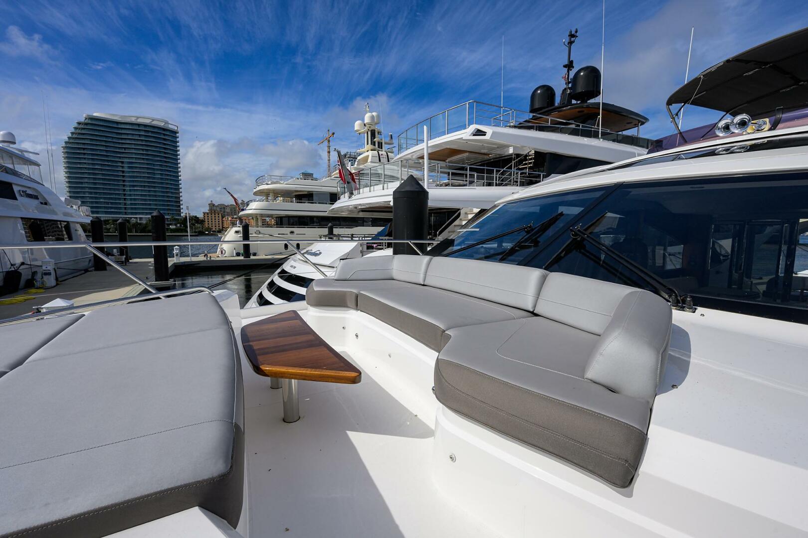 Slide: The Image of Princess S60 RockOn - Bow 2019 Princess S60 RockOn - 4118493