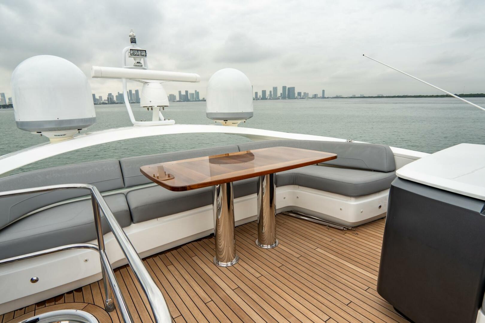 Slide: The Image of Flybridge Seating - 4109999