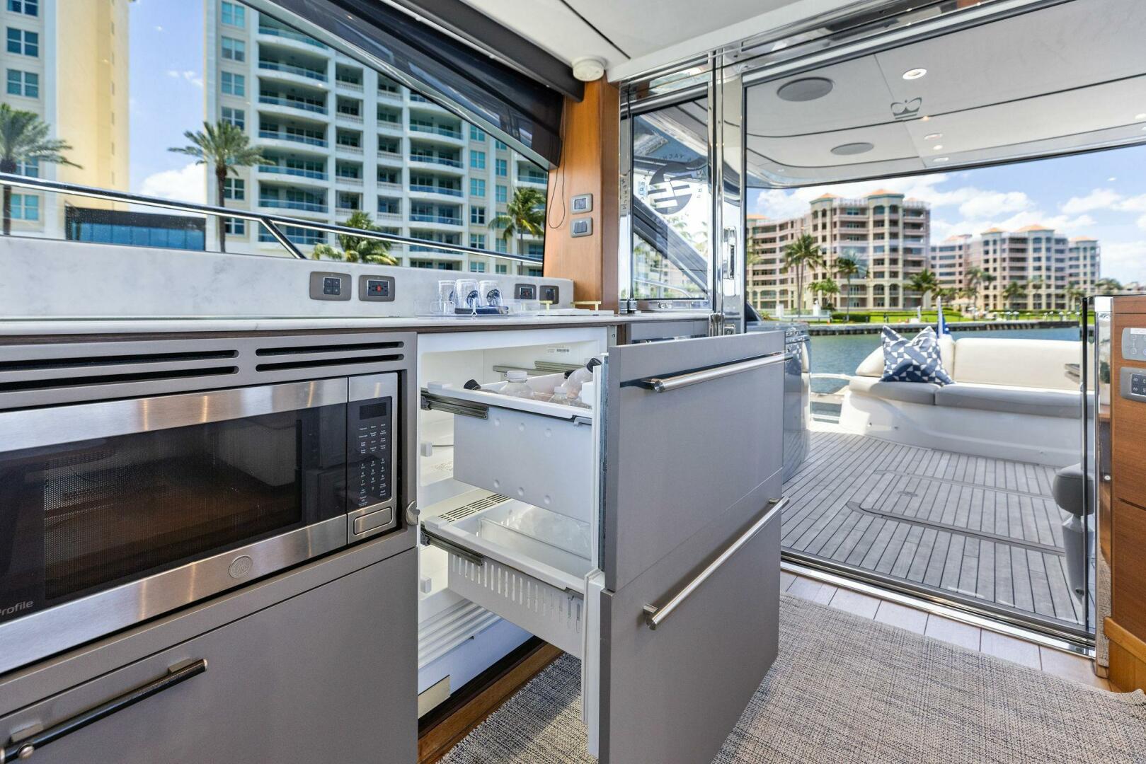 Slide: The Image of 2020 Princess V55 ENDLESS SUMMER - 5340643