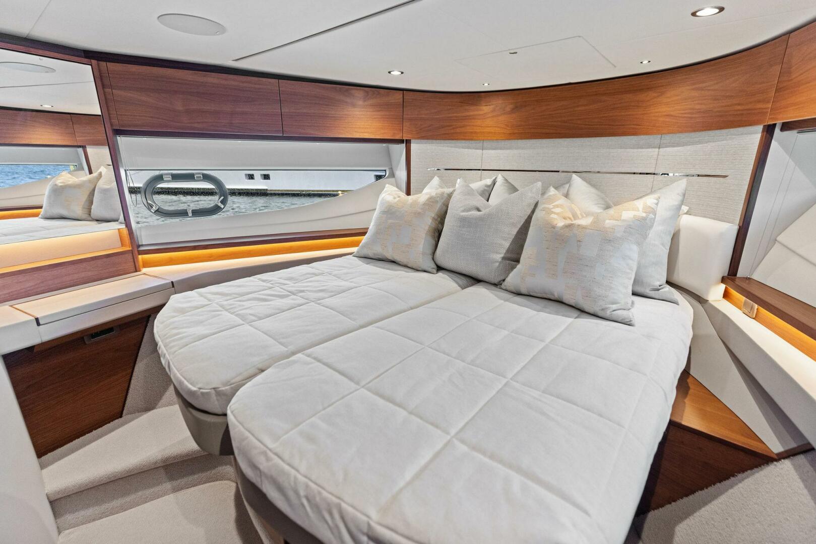 Slide: The Image of 2020 Princess V55 ENDLESS SUMMER - 5340722