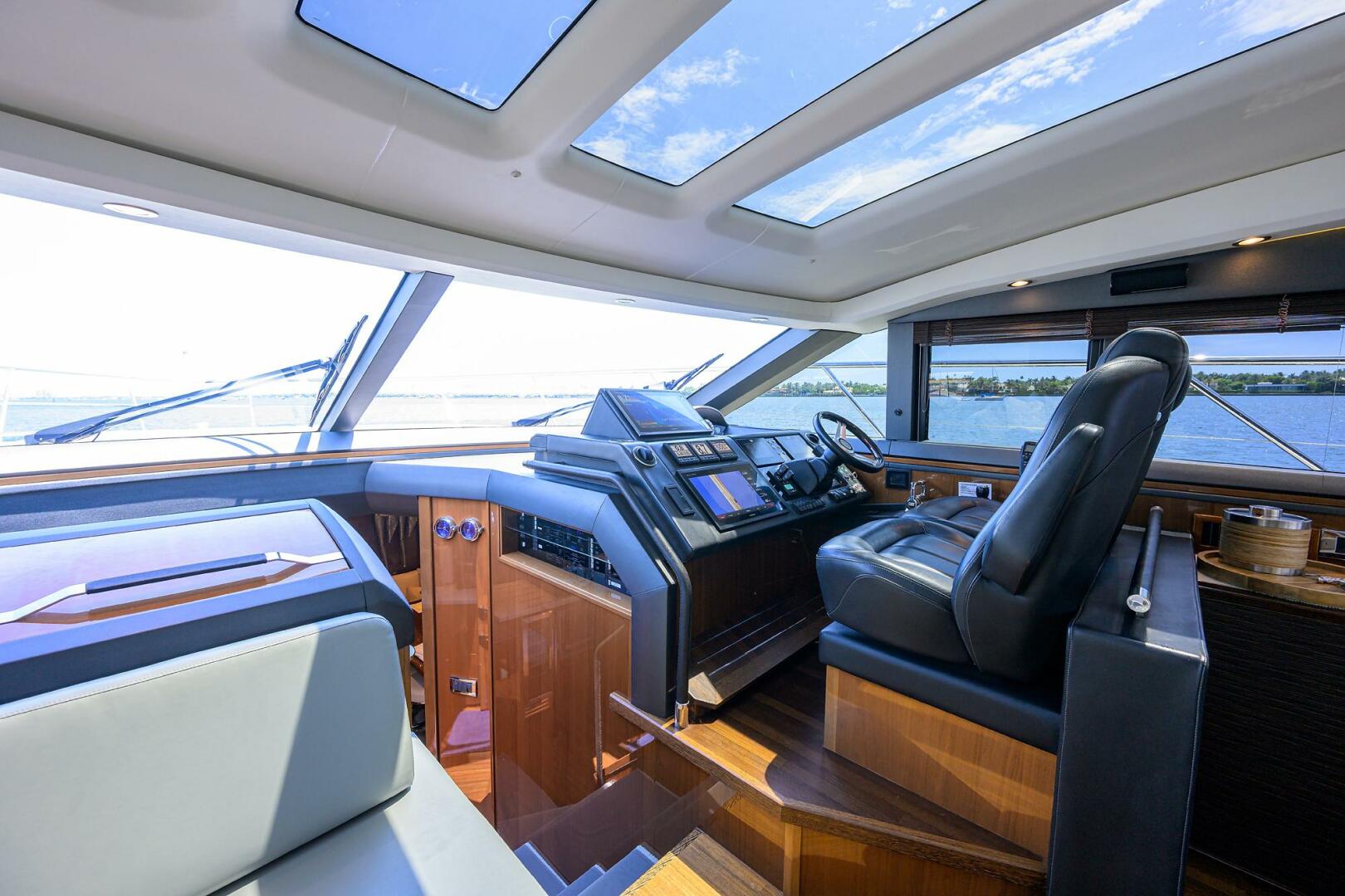 Slide: The Image of Princess V62-S Alpha Dog - Helm 2015 Princess V62-S Alpha Dog - 5372561