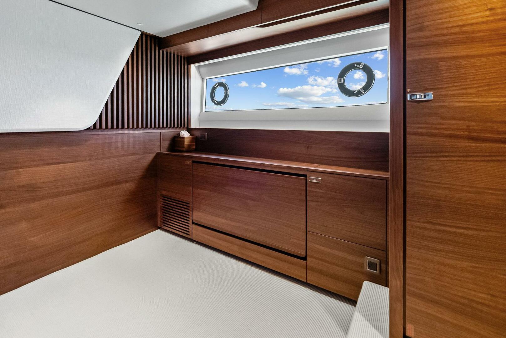 Slide: The Image of 2024 Princess Y72 Motor Yacht SeaQuel - 5450946