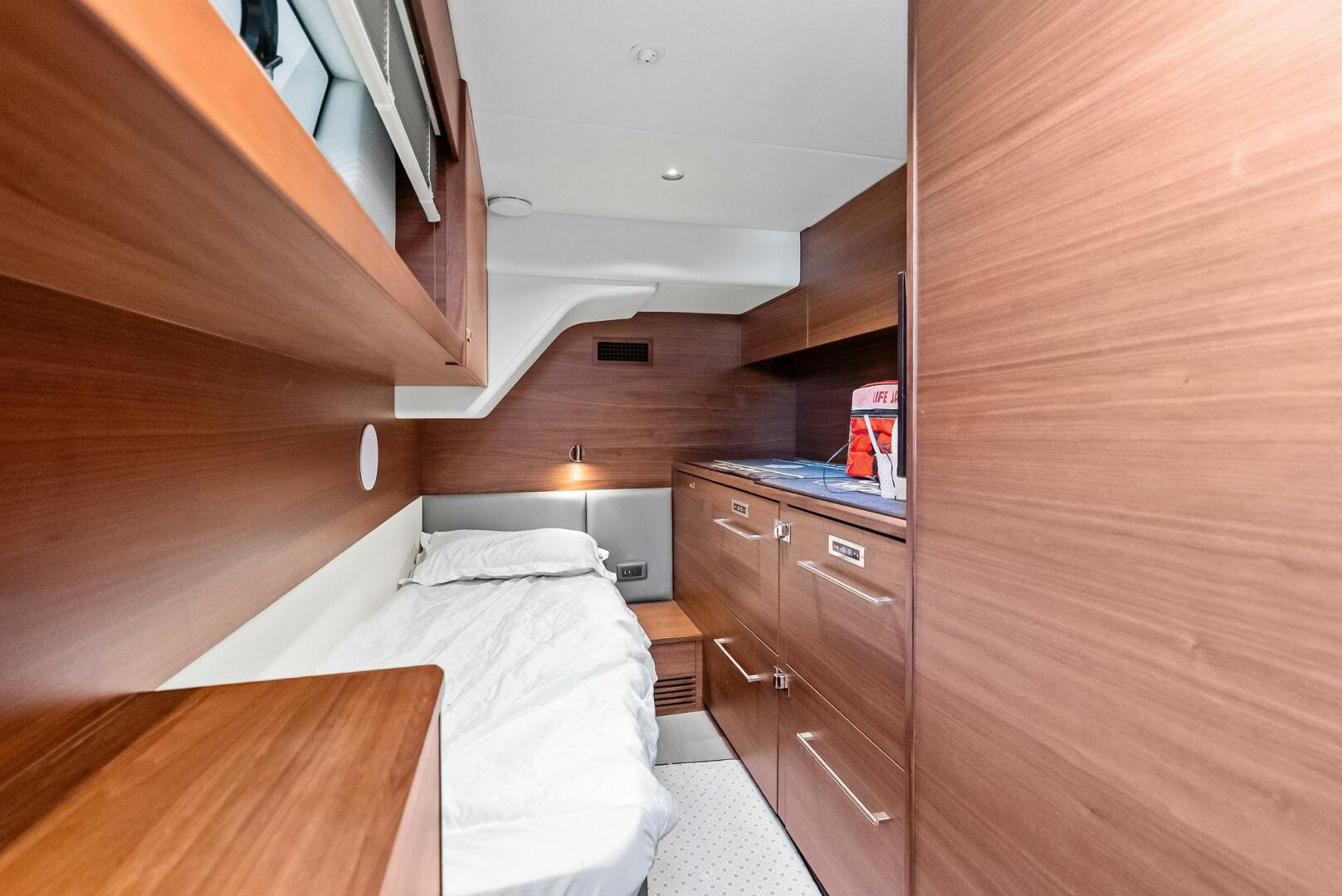 Slide: The Image of 2024 Princess Y72 Motor Yacht SeaQuel - 5451043