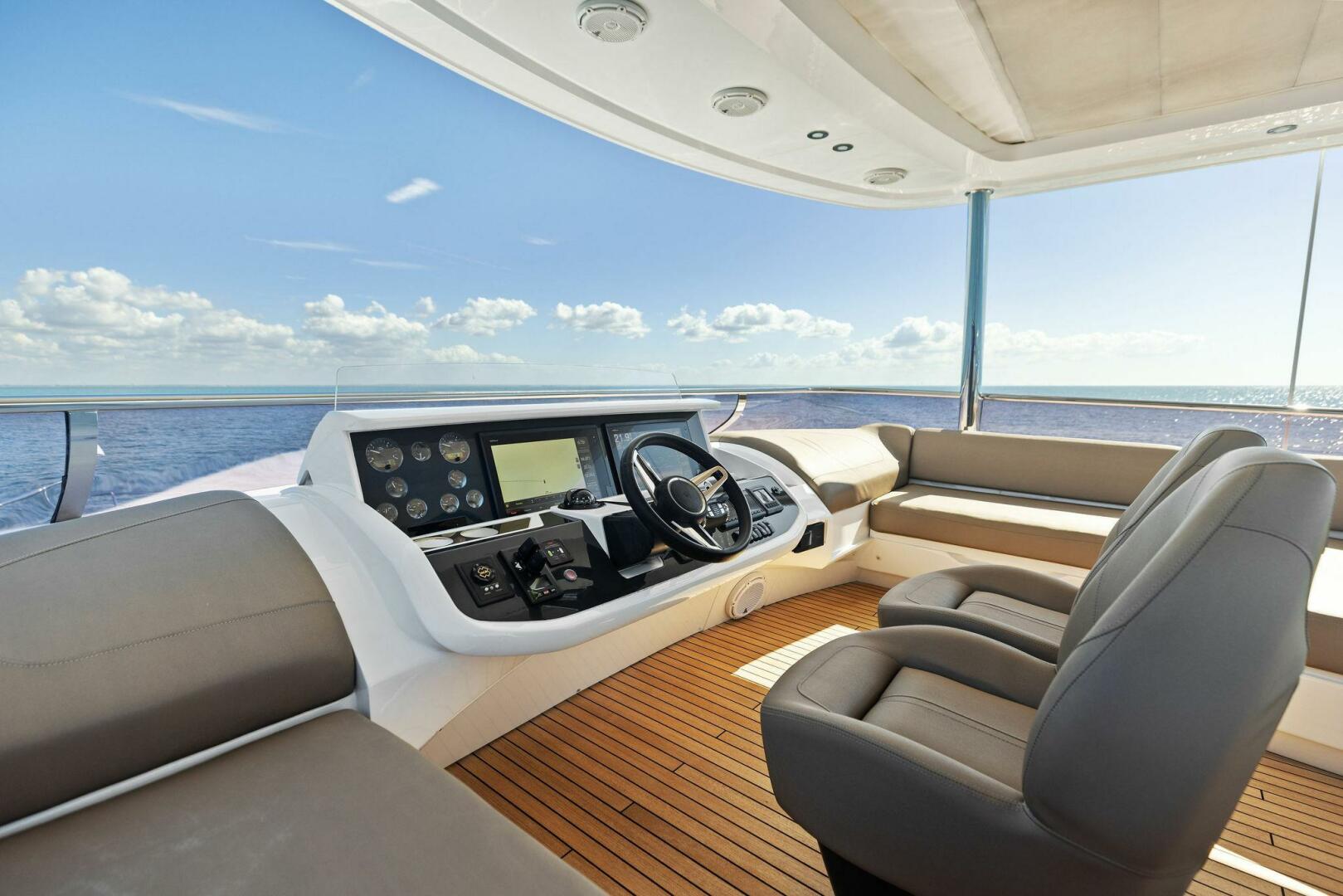 Slide: The Image of 2018 80 Princess Y75 - AMARULA SUN - Helm - 3991495