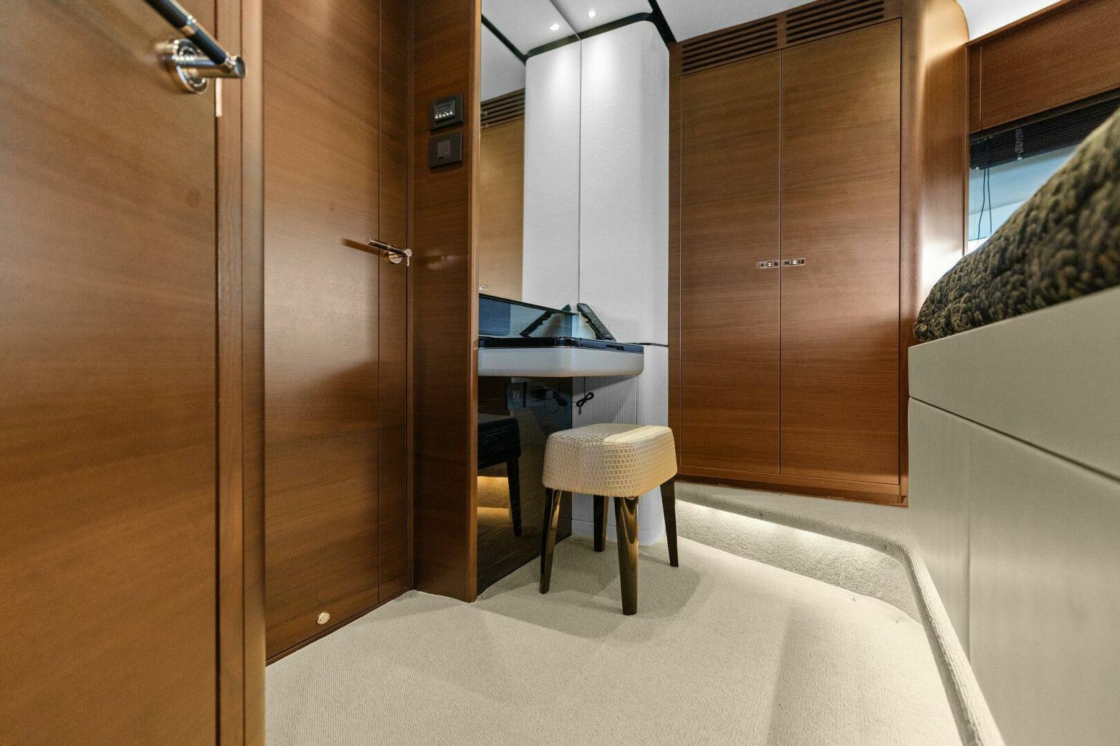 Slide: The Image of 2018 80 Princess Y75 - AMARULA SUN - Guest Stateroom - 4447843