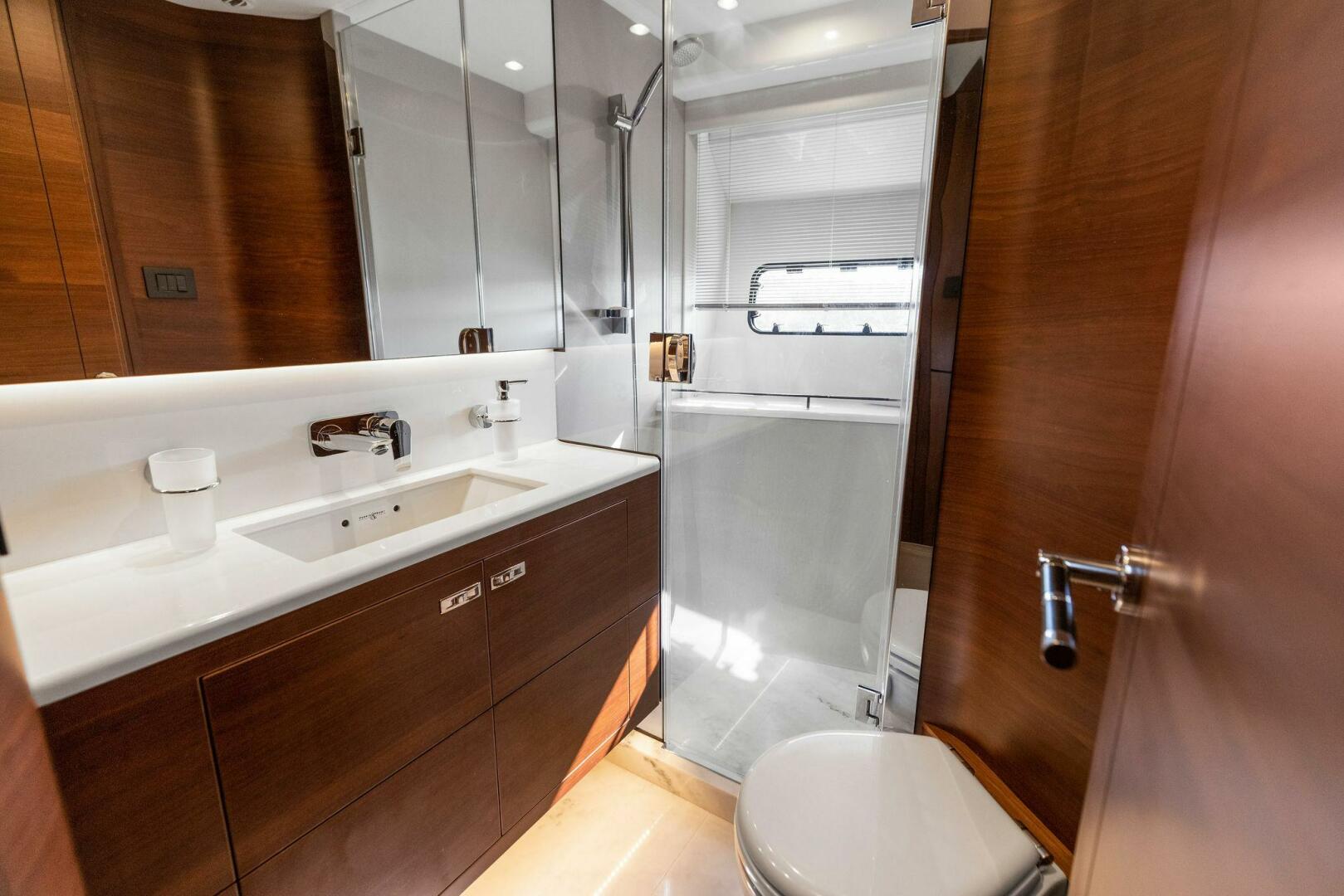 Slide: The Image of 2018 80 Princess Y75 - AMARULA SUN - Guest Stateroom Head - 3991439