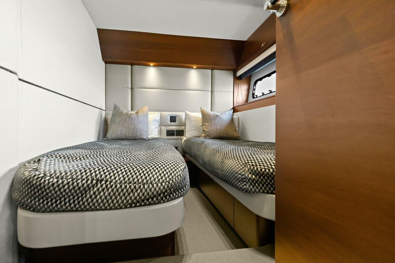 Slide: The Image of 2018 80 Princess Y75 - AMARULA SUN - Guest Stateroom - 4447846