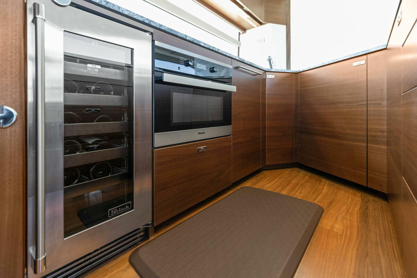 Slide: The Image of 2018 80 Princess Y75 - AMARULA SUN - Galley - 3991414