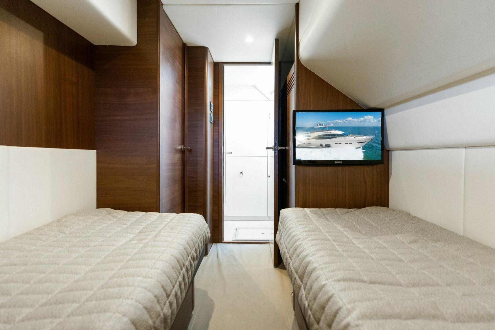 Slide: The Image of 2018 80 Princess Y75 - AMARULA SUN - Crew Quarters - 3991538