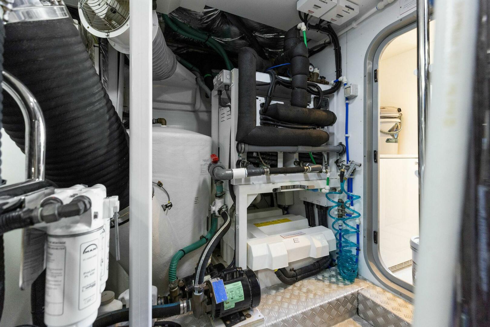 Slide: The Image of 2018 80 Princess Y75 - AMARULA SUN - Mechanical Room - 3991570