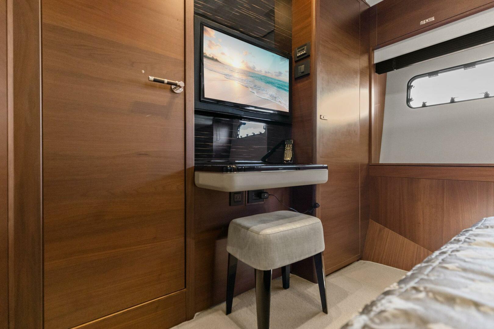 Slide: The Image of 2018 80 Princess Y75 - AMARULA SUN - Guest Stateroom - 4447851