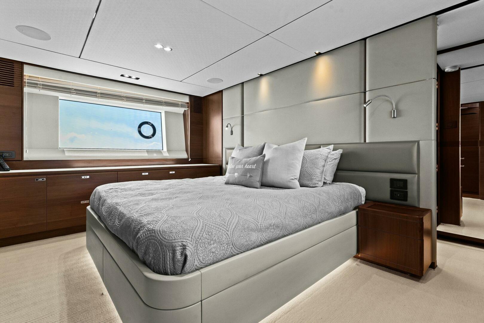 Slide: The Image of 2018 80 Princess Y75 - AMARULA SUN  - 4447858