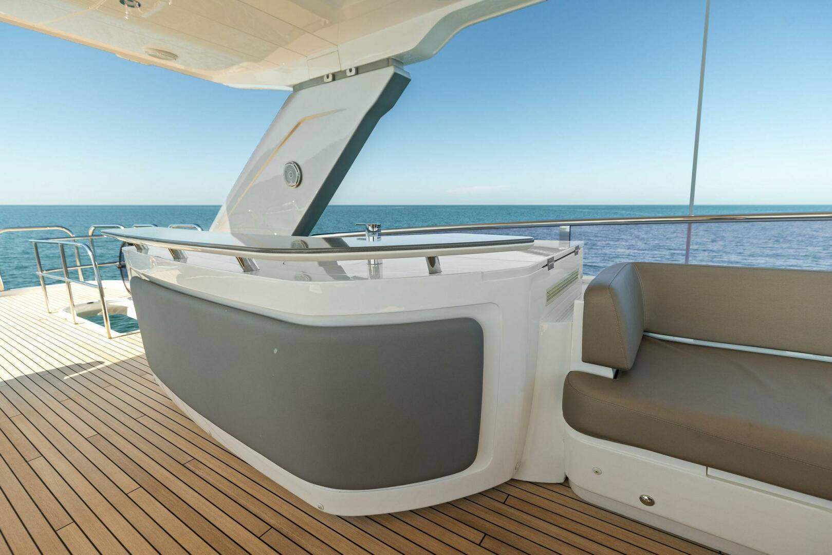 Slide: The Image of 2018 80 Princess Y75 - AMARULA SUN - Flybridge Wetbar - 3991505