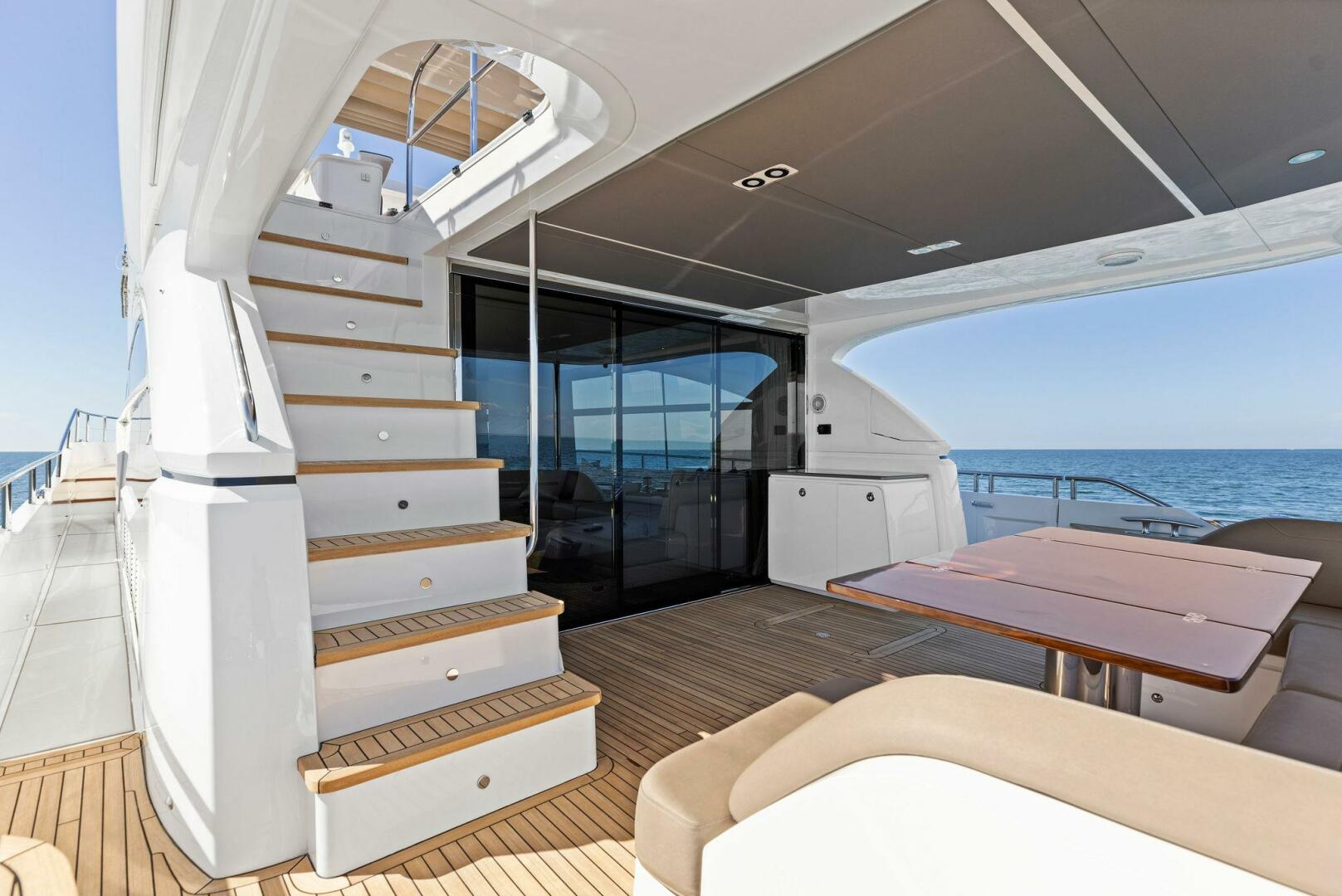 Slide: The Image of 2018 80 Princess Y75 - AMARULA SUN - Cockpit - 3991519