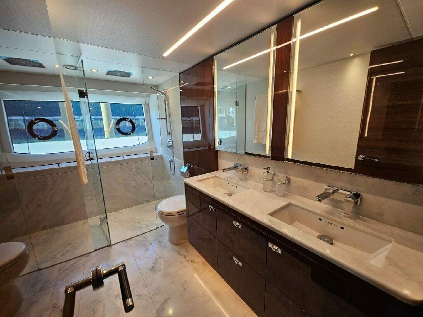 Slide: The Image of Head 2020 Y78 Motor Yacht Escape - 4726480