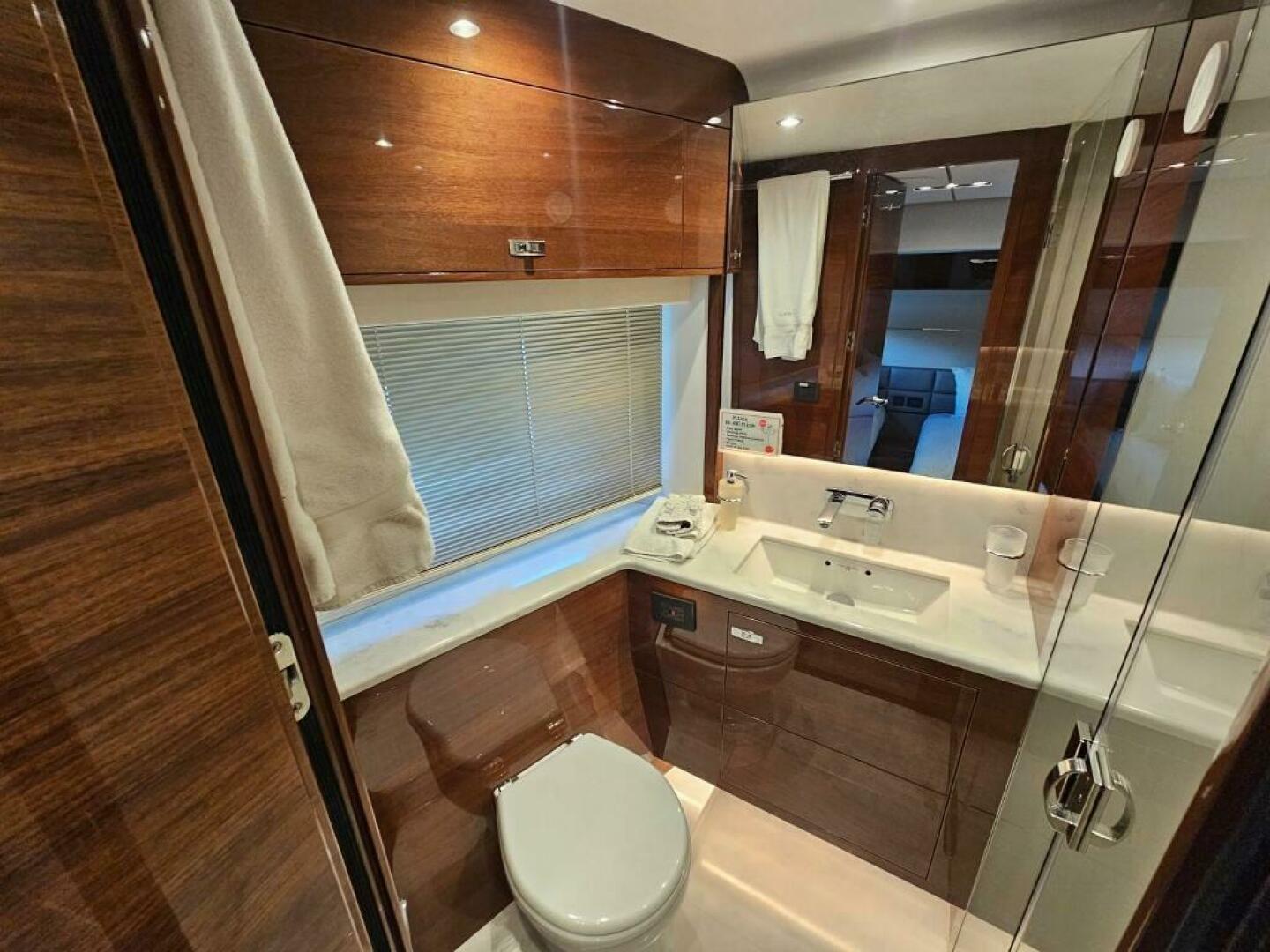 Slide: The Image of Head 2020 Y78 Motor Yacht Escape - 4726485