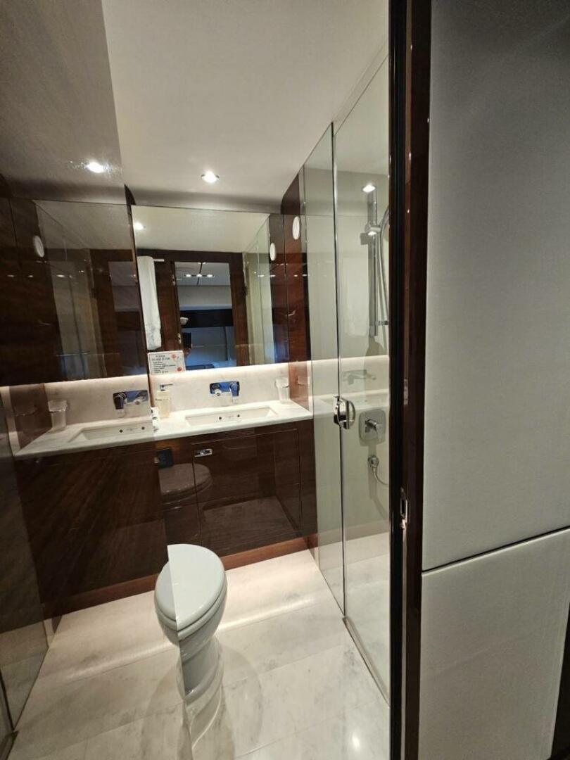 Slide: The Image of Head 2020 Y78 Motor Yacht Escape - 4726486