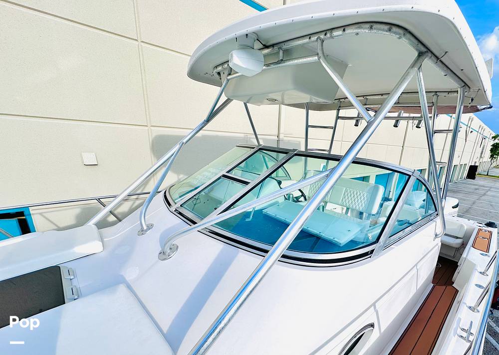 Slide: The Image of Windshield And Hardtop Detail - 16