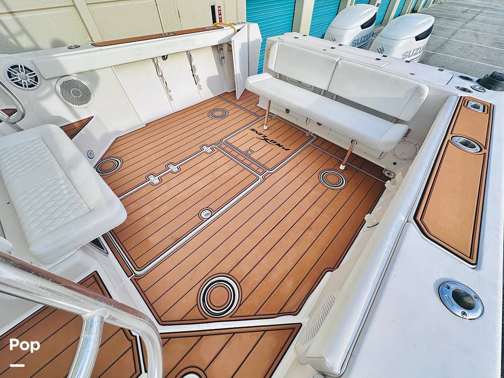 Slide: The Image of Pro-Line 2950 Mid Cabin 1996 - 17