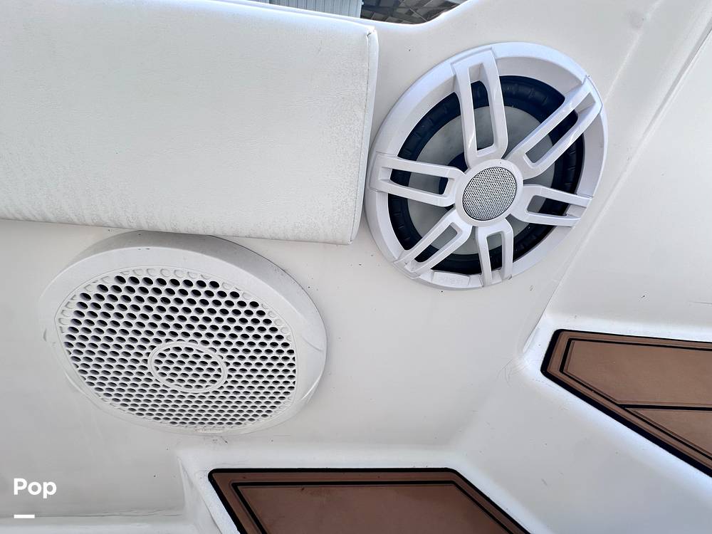 Slide: The Image of Pro-Line 2950 Mid Cabin 1996 - 27