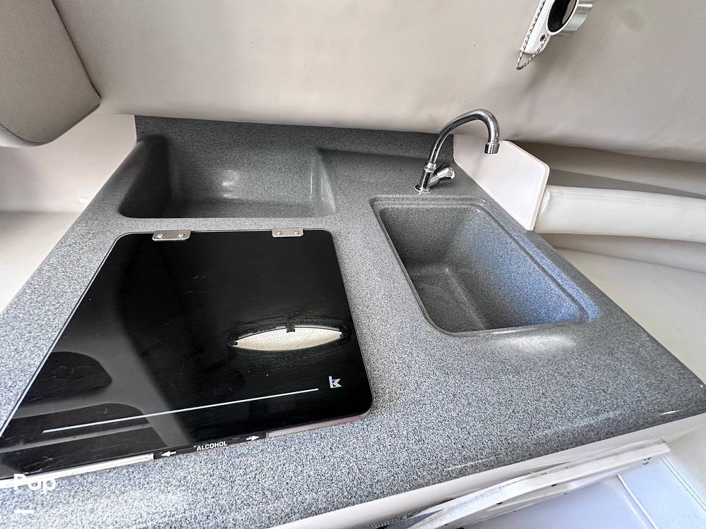 Slide: The Image of Pro-Line 2950 Mid Cabin 1996 - 30