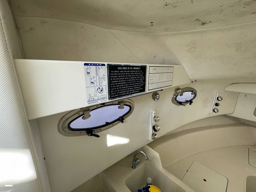 Slide: The Image of Pro-Line 2950 Mid Cabin 1998 - 15058052
